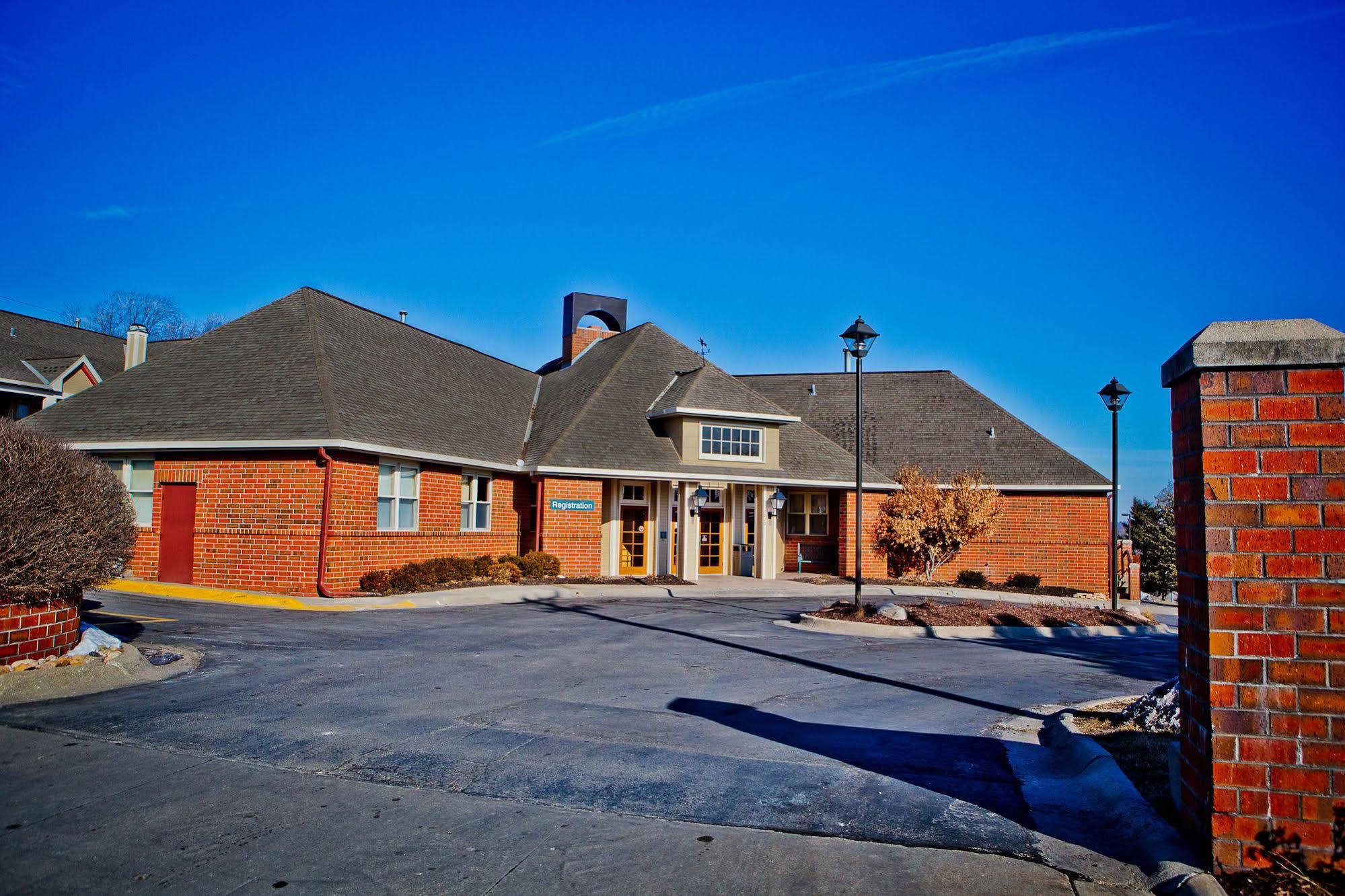 Suburban Extended Stay Hotel オマハ エクステリア 写真