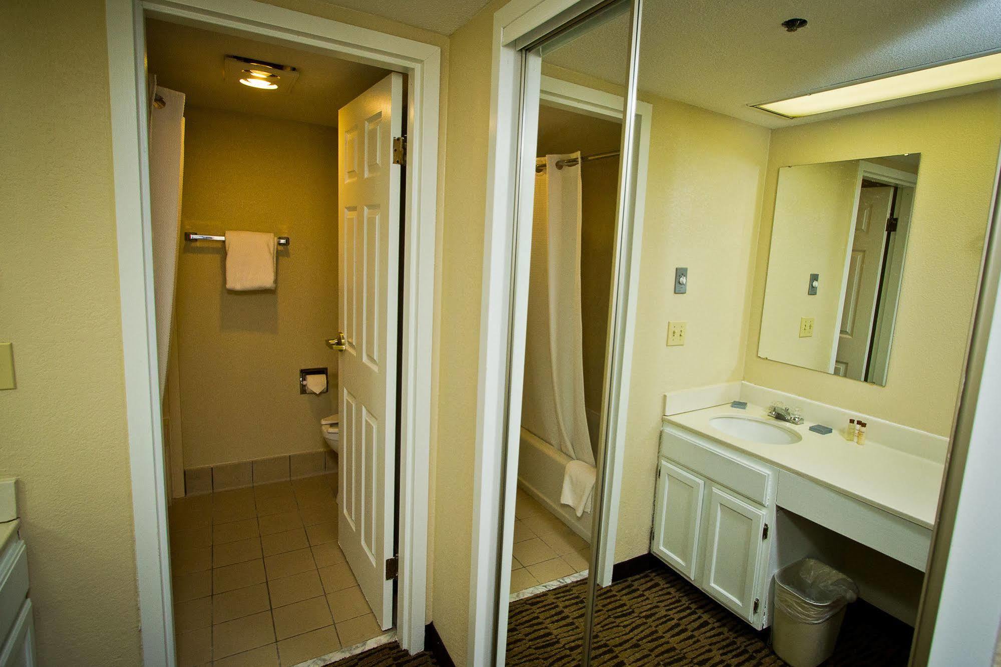 Suburban Extended Stay Hotel オマハ エクステリア 写真