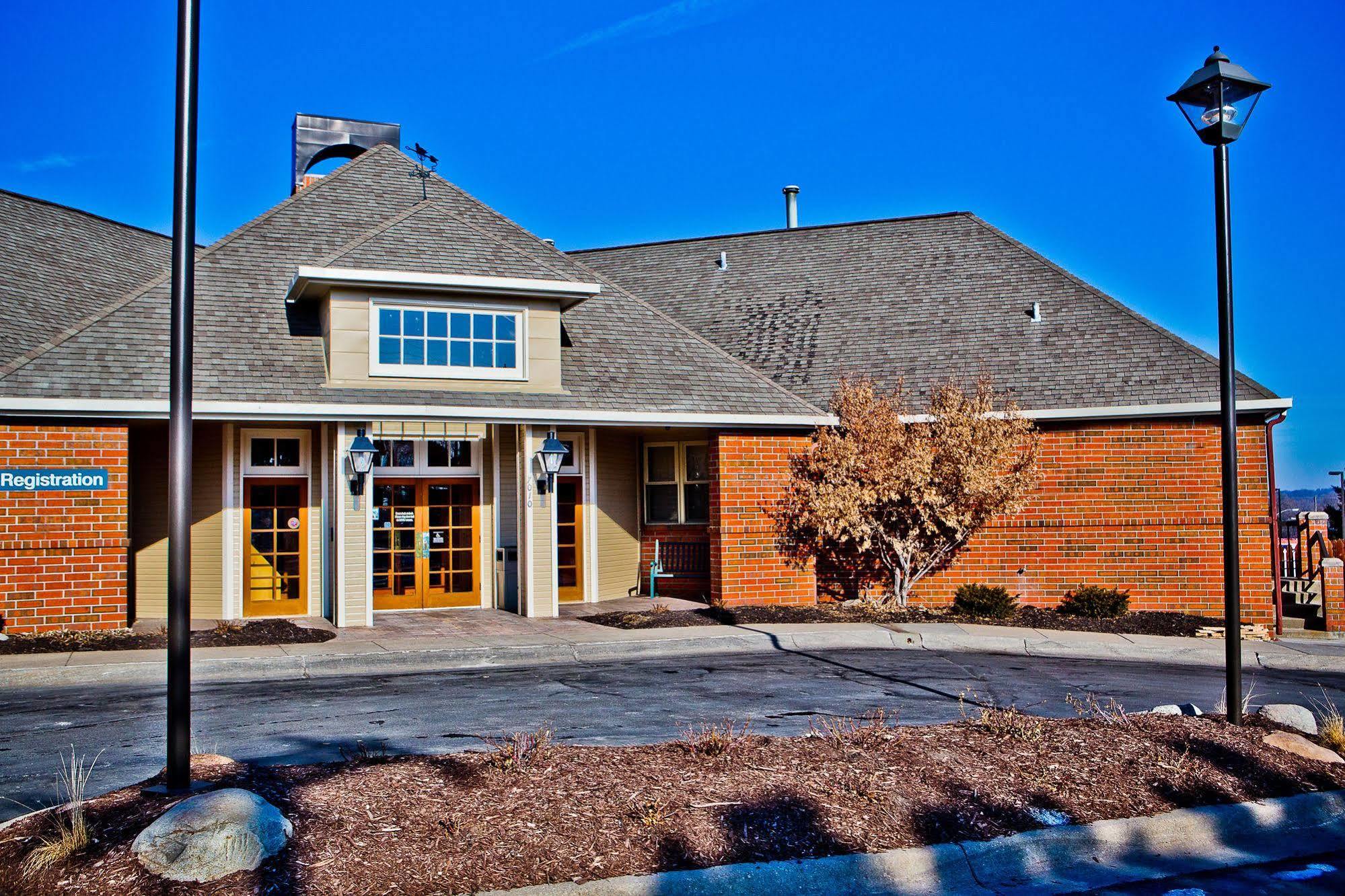 Suburban Extended Stay Hotel オマハ エクステリア 写真