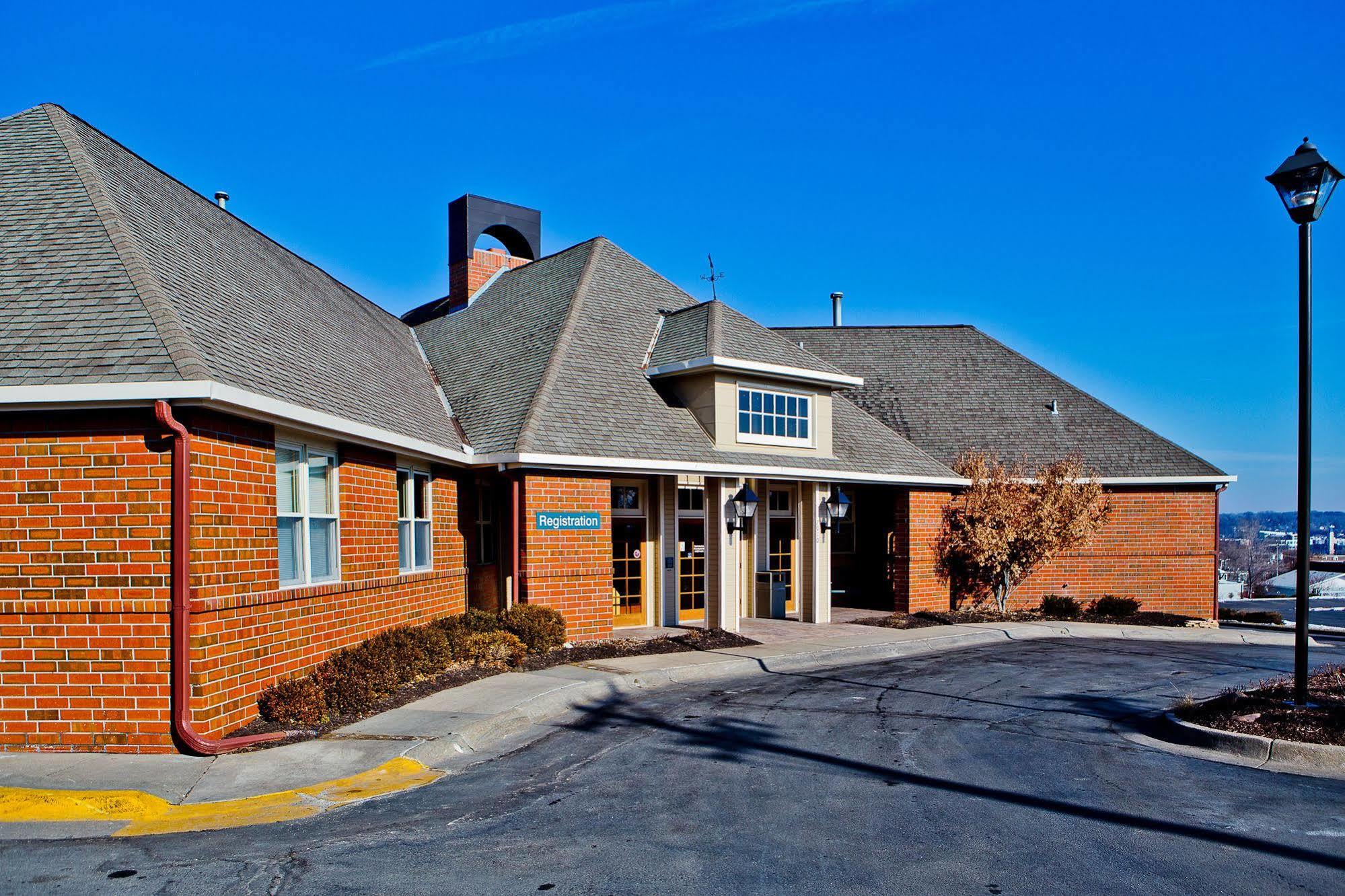 Suburban Extended Stay Hotel オマハ エクステリア 写真